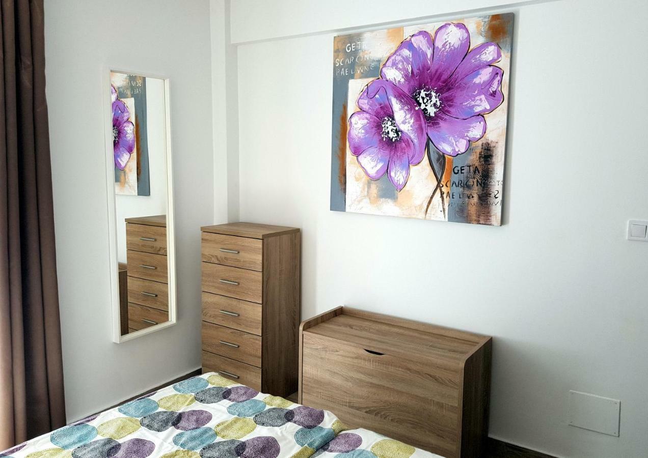 Luxury 2 Bedroom Apt 50 M From Beach Mogan Exterior photo