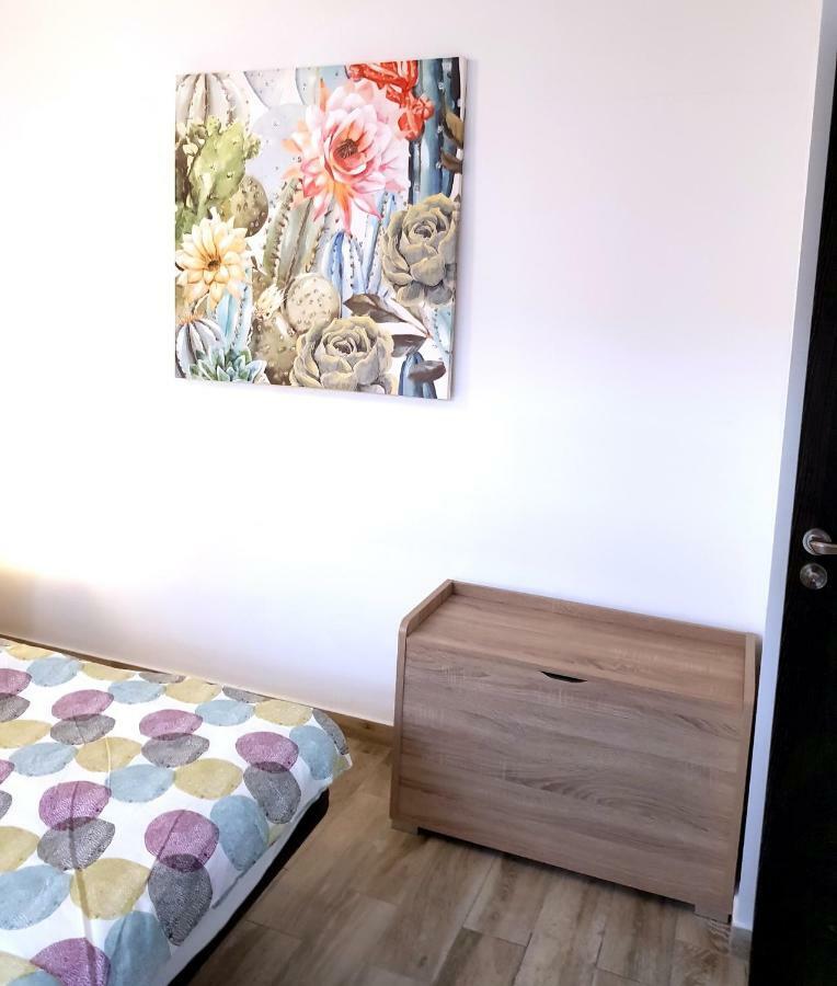 Luxury 2 Bedroom Apt 50 M From Beach Mogan Exterior photo