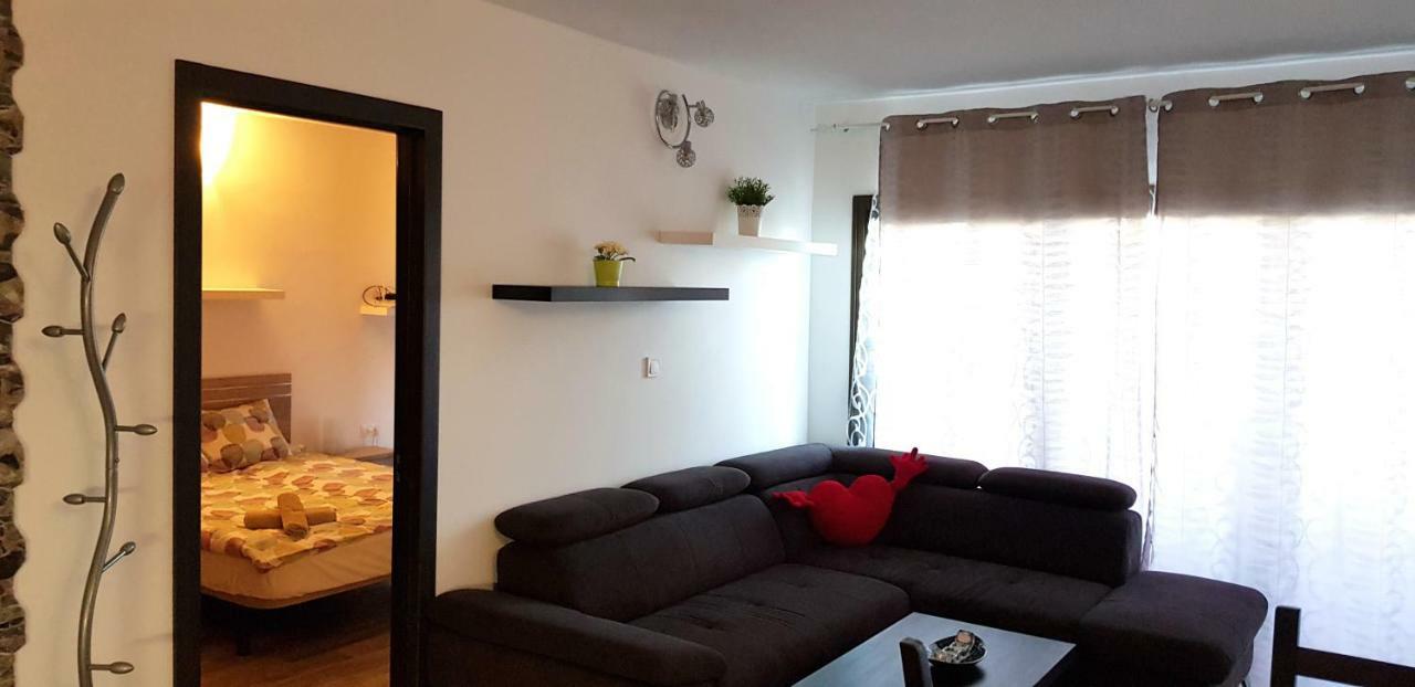 Luxury 2 Bedroom Apt 50 M From Beach Mogan Exterior photo