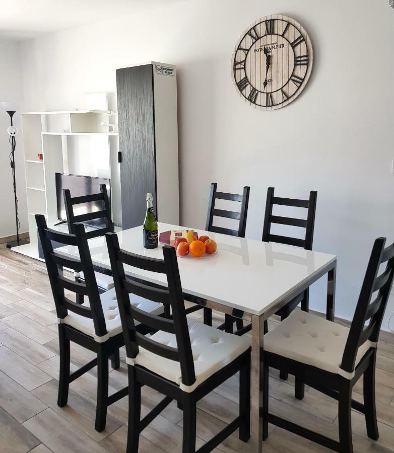 Luxury 2 Bedroom Apt 50 M From Beach Mogan Exterior photo