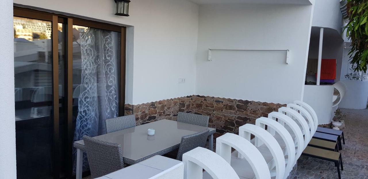 Luxury 2 Bedroom Apt 50 M From Beach Mogan Exterior photo