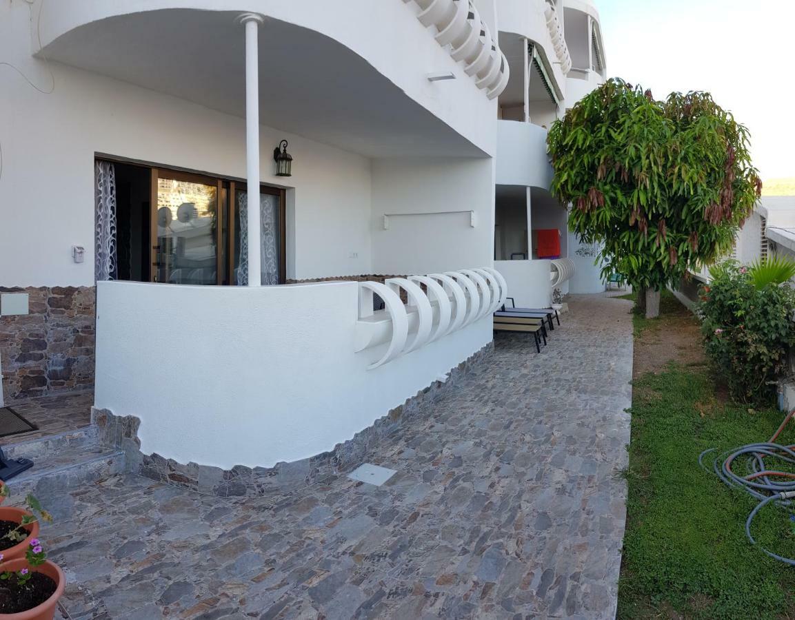 Luxury 2 Bedroom Apt 50 M From Beach Mogan Exterior photo